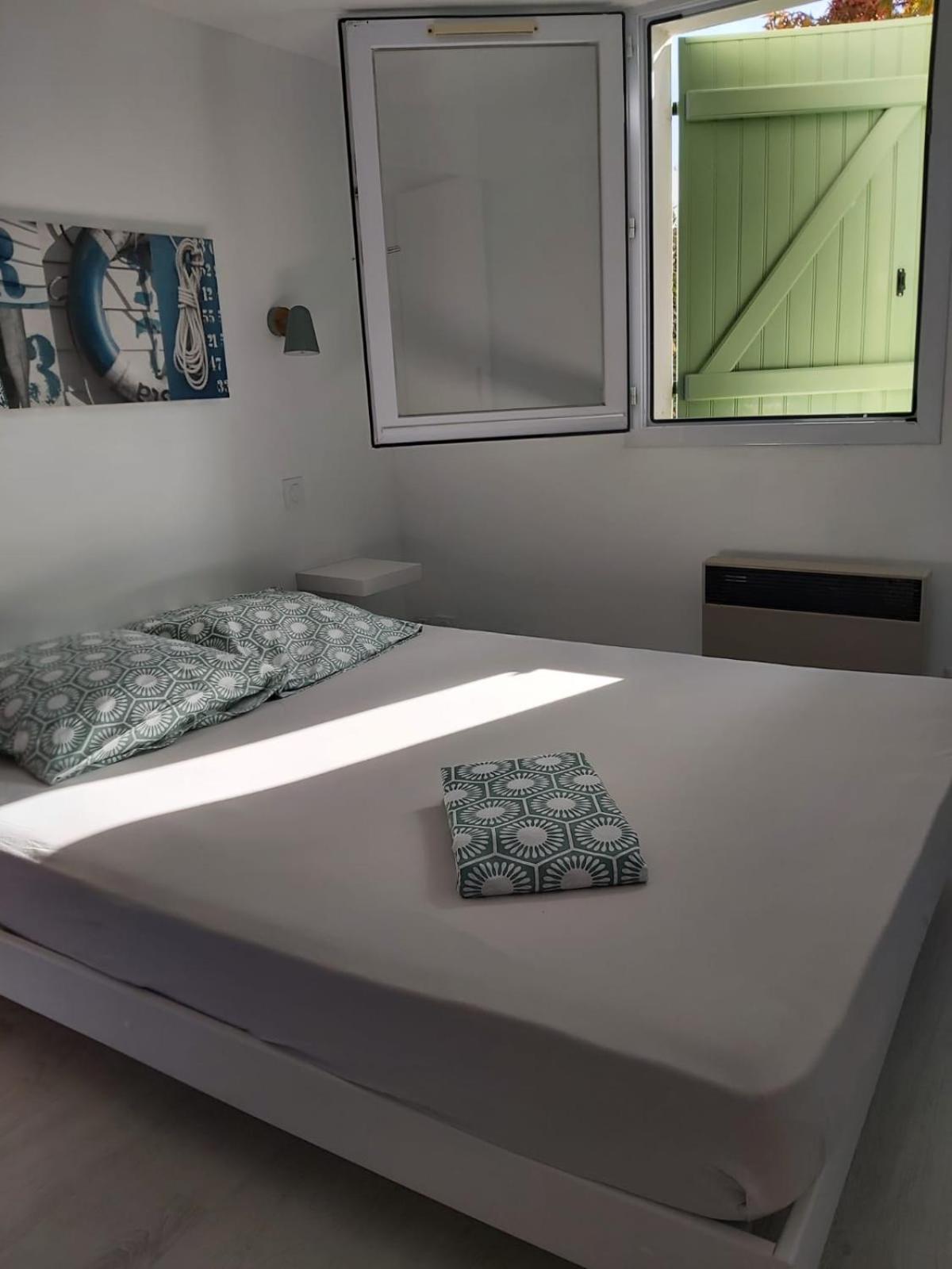 Maisonnette A Deux Pas De La Plage Dans Residence Calme Ла-Транш-сюр-Мер Экстерьер фото